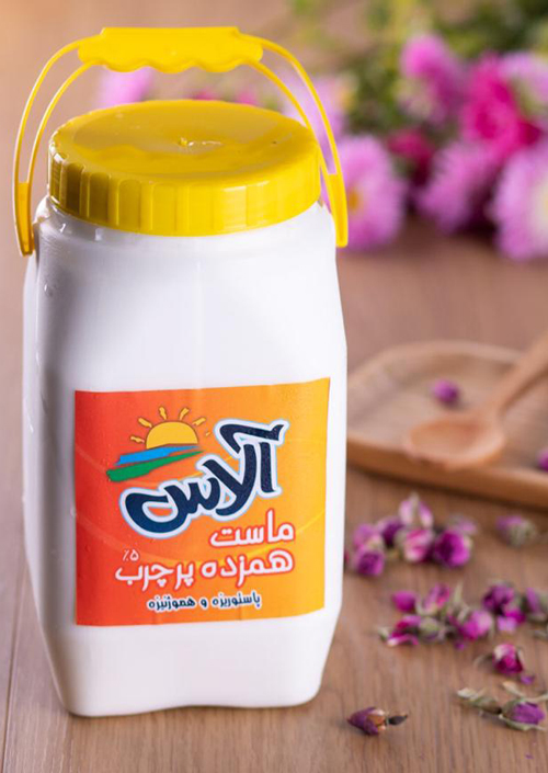 ماست دبه ای همزده